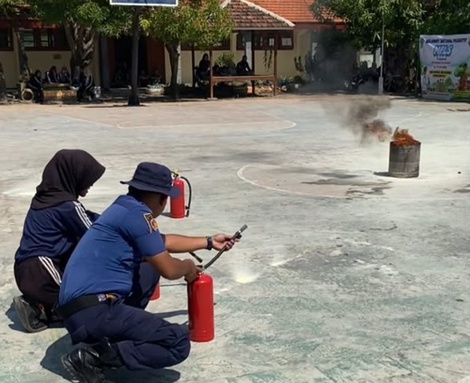 MPLS SMPN 2 Wilangan Hadirkan Damkar untuk Edukasi Pencegahan Kebakaran
